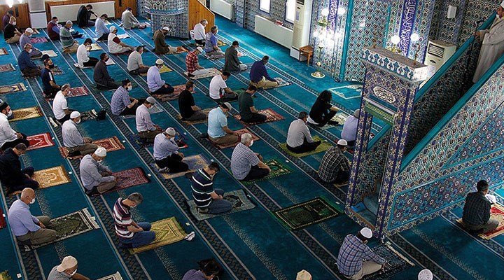 Öğretmenleri mevlide çağırdılar: 'Yeni rejimin en görünür hali' Öğretmenleri mevlide çağırdılar: 'Yeni rejimin en görünür hali'