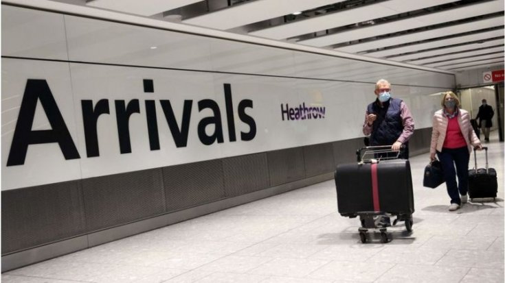 Omicron: İngiltere, yurt dışından gelen tüm yolculara test zorunluluğu getirdi