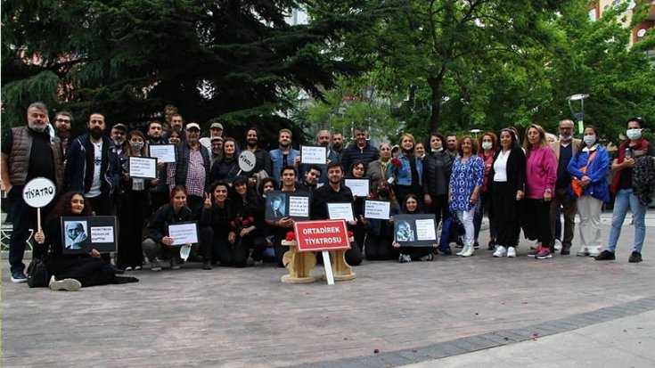 Ortadirek Tiyatrosu'ndan Sivas Katliamı'nı anma etkinliği Ortadirek Tiyatrosu'ndan Sivas Katliamı'nı anma etkinliği