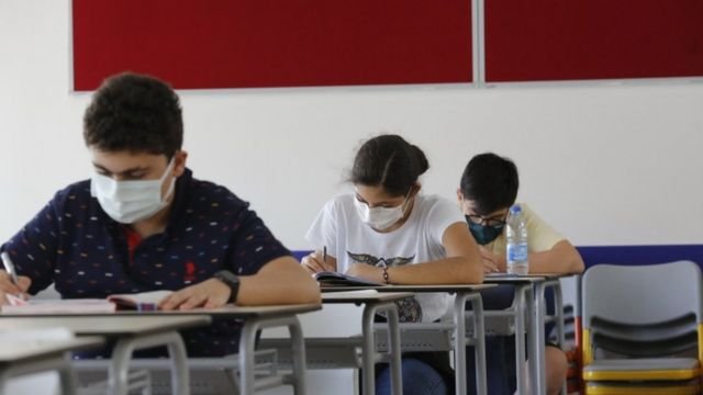 Ortaokul ve liselerde yüz yüze eğitim başladı Ortaokul ve liselerde yüz yüze eğitim başladı