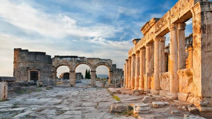 Pamukkale'de 'yer altına açılan Cehennem Kapısı'nın gizemi sonunda çözüldü Pamukkale'de 'yer altına açılan Cehennem Kapısı'nın gizemi sonunda çözüldü