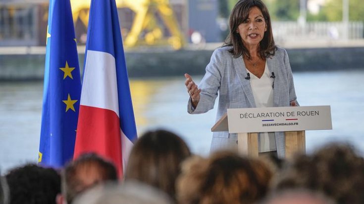 Paris'in sosyalist belediye başkanı Anne Hidalgo cumhurbaşkanlığına adaylığını koydu Paris'in sosyalist belediye başkanı Anne Hidalgo cumhurbaşkanlığına adaylığını koydu