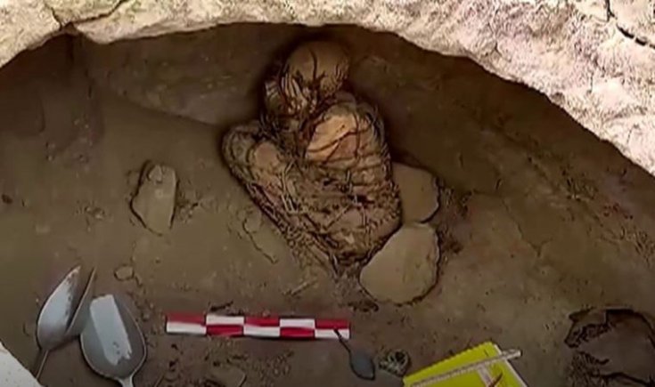 Peru'da 800 yıllık mumya bulundu Peru'da 800 yıllık mumya bulundu
