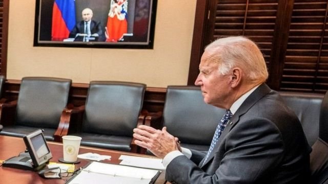 Putin, Biden'a yeni yaptırımların büyük hata olacağını söyledi Putin, Biden'a yeni yaptırımların büyük hata olacağını söyledi