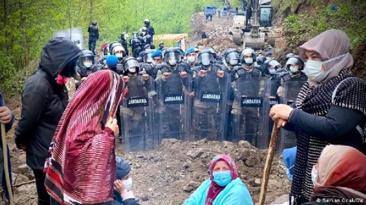 Rize Valiliği, halkın Cengiz İnşaat'ın taş ocağına karşı direnişte olduğu İkizdere'de eylem yasağı getirdi