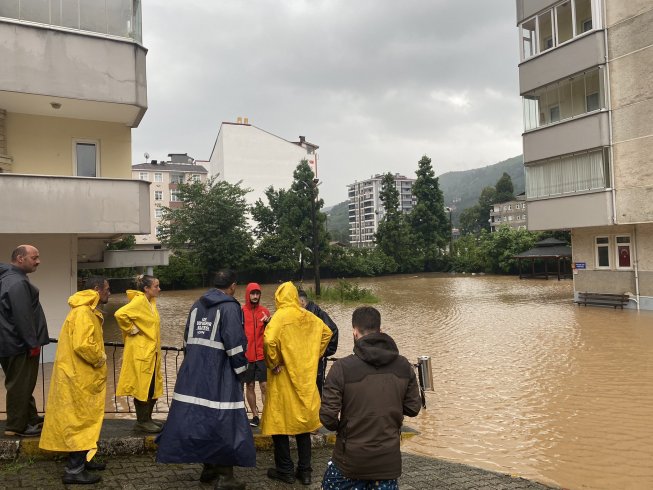 Rize'nin Fındıklı ilçesi sele teslim oldu