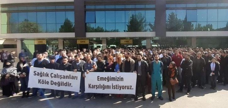 Sağlık Bakanı Koca'nın ek gösterge açıklamasına sendikalardan tepki: İş bırakacaklar