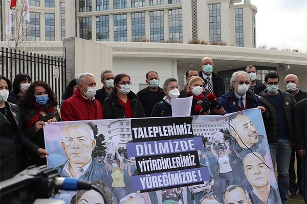 Sağlık meslek örgütleri, bakanlık önünde taleplerini açıkladı