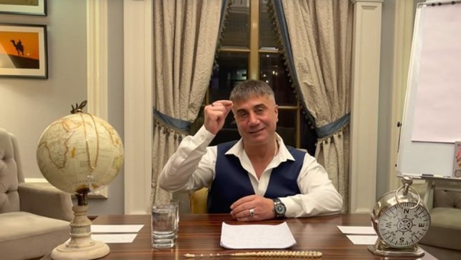 Sedat Peker'den günler sonra ilk mesaj: Hastalığım biraz ağır geçiyor Sedat Peker'den günler sonra ilk mesaj: Hastalığım biraz ağır geçiyor
