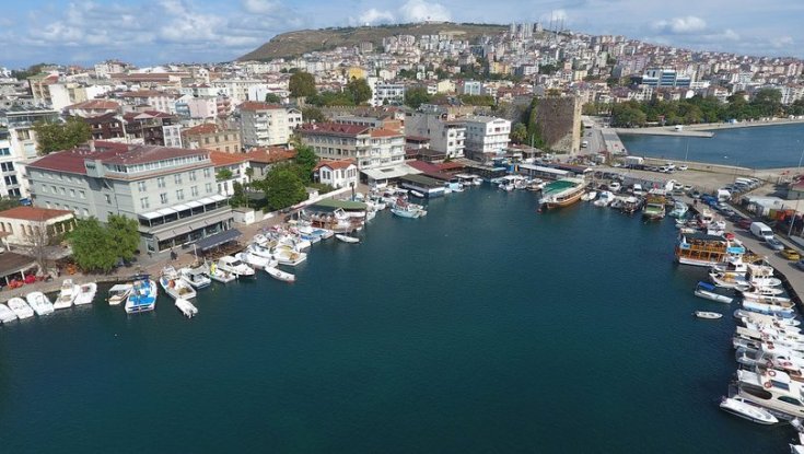 Sinop'ta bir kadın 6 günde ziyaret ettiği 41 evde 200 kişiye virüs bulaştırdı Sinop'ta bir kadın 6 günde ziyaret ettiği 41 evde 200 kişiye virüs bulaştırdı