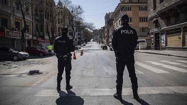 Sokağa çıkma kısıtlamasına uymayan 31 bin 197 kişiye işlem yapıldı Sokağa çıkma kısıtlamasına uymayan 31 bin 197 kişiye işlem yapıldı