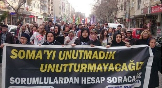 Soma davası| Sanıkların SEGBİS ile katılmasına aileler tepki gösterdi: 'Biz geliyorsak, katiller de buraya getirilsin'