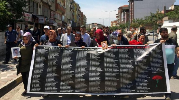 Soma'da hayatını kaybeden 301 madenci için 500 bin lira manevi 5 bin lira maddi tazminat talebinde bulunuldu Soma'da hayatını kaybeden 301 madenci için 500 bin lira manevi 5 bin lira maddi tazminat talebinde bulunuldu