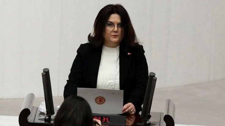 Sosyal medyadaki skandal paylaşımlarıyla gündemden düşmeyen Bakan Derya Yanık için istifa kampanyası