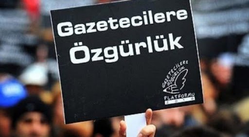 Şubat ayında 30 basın emekçisi yargılandı, 8 basın emekçisi, gözaltına alındı, 7 gazeteciye hapis cezası verildi