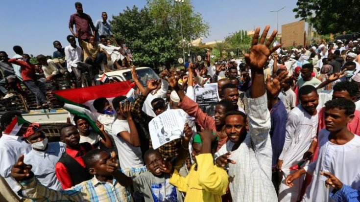 Sudan'da askeri darbe yanlıları protesto gösterileri düzenledi