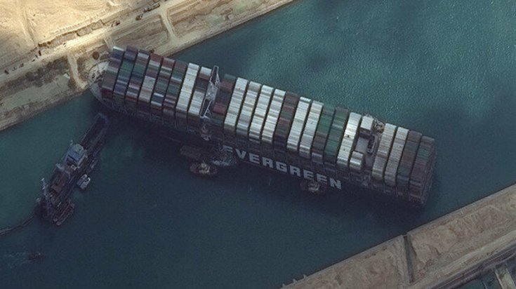 Süveyş Kanalı'nda karaya oturan gemi kurtarıldı Süveyş Kanalı'nda karaya oturan gemi kurtarıldı
