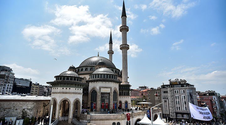 Taksim Meydanı'ndaki cami ibadete açıldı Taksim Meydanı'ndaki cami ibadete açıldı
