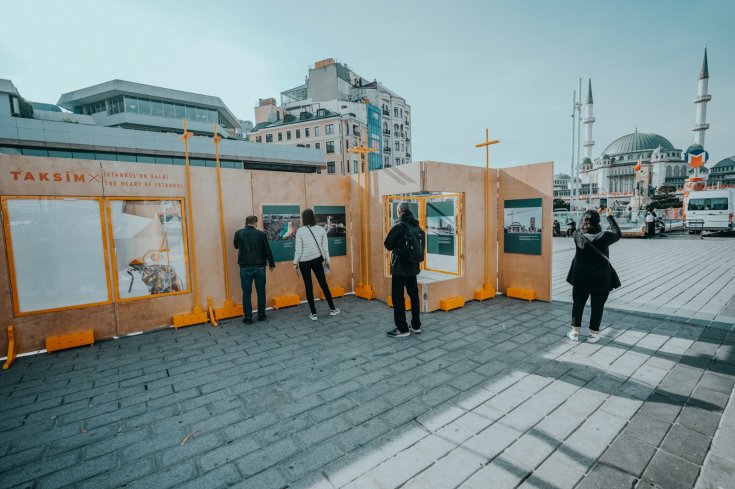 Taksim'in tarihi, meydanda sergileniyor