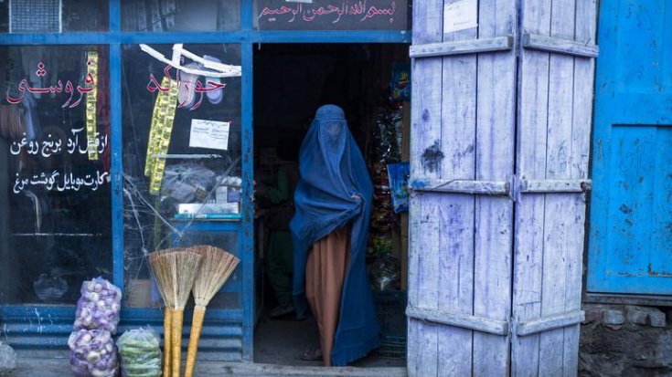 Taliban, kadınlara erkek refakatçi olmadan seyahat etmeyi yasakladı