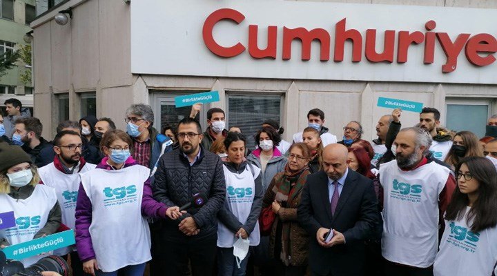TGS, Cumhuriyet'te işten çıkarmaları protesto etti TGS, Cumhuriyet'te işten çıkarmaları protesto etti