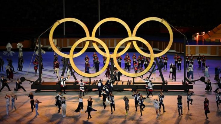 Tokyo 2020 Olimpiyatları'nda açılış töreni salgın önlemlerinin gölgesinde başladı