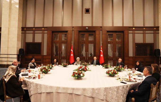 Toplu iftar yasağını duyuran Erdoğan, Külliye'de iftar verdi