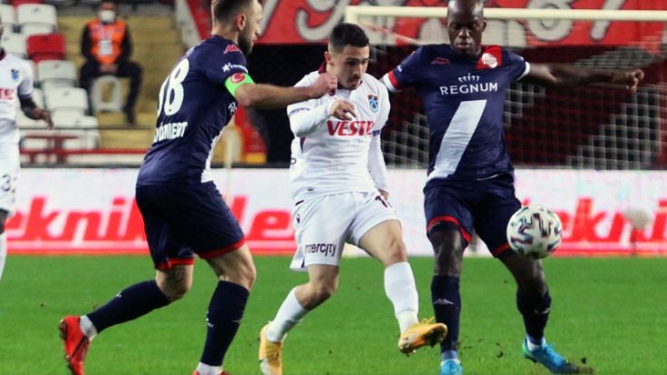 Trabzonspor, Antalyaspor'la 1-1 berabere kaldı Trabzonspor, Antalyaspor'la 1-1 berabere kaldı