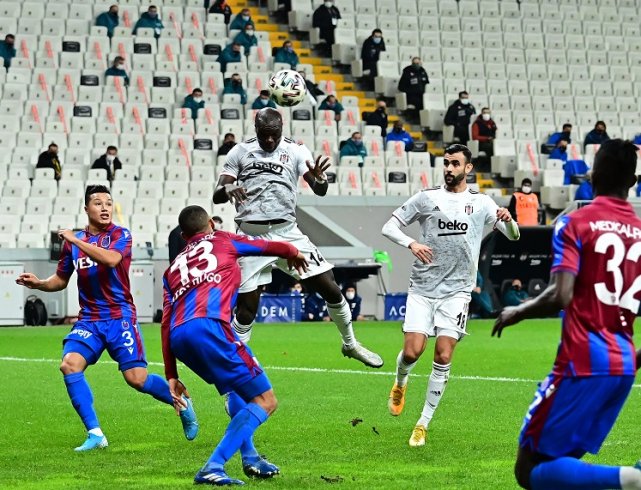 Trabzonspor, Beşiktaş'ı sahasında 2-1 yendi
