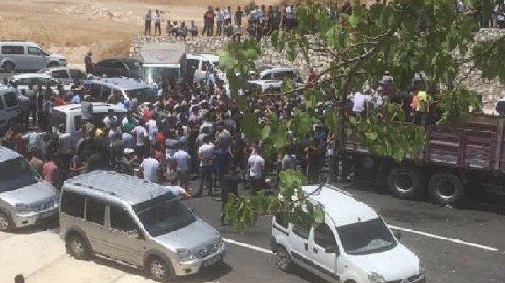 Tütün üreticilerinin eylemine katılan MHP'li meclis üyesi tutuklandı, bir grup MHP'li istifa etti Tütün üreticilerinin eylemine katılan MHP'li meclis üyesi tutuklandı, bir grup MHP'li istifa etti