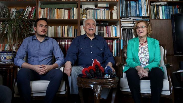 Vatan Partisi'nden, Doğu Perinçek'e tepki gösteren 108 kişi istifa etti Vatan Partisi'nden, Doğu Perinçek'e tepki gösteren 108 kişi istifa etti