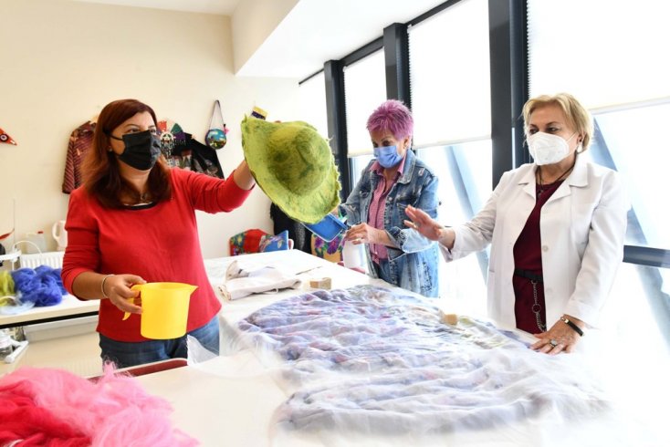 Yeni eğitim döneminin başladığı BELMEK'lere yoğun ilgi Yeni eğitim döneminin başladığı BELMEK'lere yoğun ilgi