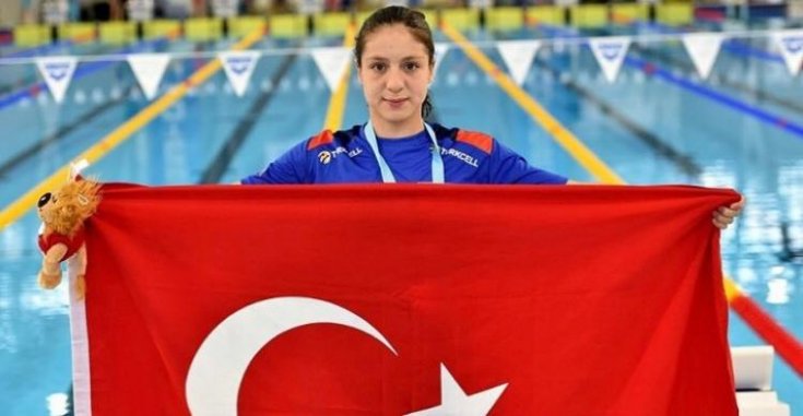 Yüzücü Merve Tuncel, rekor kırarak Avrupa şampiyonu oldu