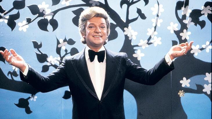 Zeki Müren'in aramızdan ayrılışının 25. yılı Zeki Müren'in aramızdan ayrılışının 25. yılı