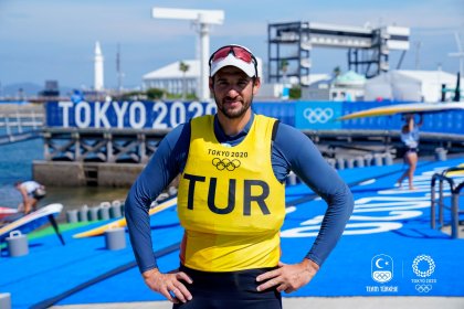 2020 Tokyo Olimpiyat Oyunları'nda yarışan Alican Kaynar yelkende liderliğini sürdürüyor