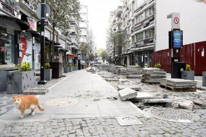 AKP'li belediye, 5 yıl önce yaptırılan granitleri kaldırdı, yeniden asfalta döndü, 25 milyon lira çöpe gitti!
