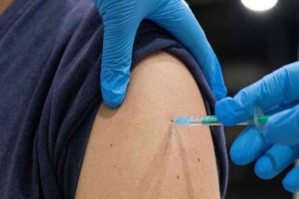 Almanya'da bir hemşirenin 8 binden fazla kişiye Covid aşısı yerine salin solüsyonu enjekte ettiği ortaya çıktı