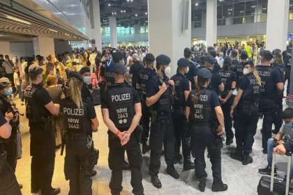 Almanya’da Türk yolculara polis müdahalesi: Türkiye’ye uçuşlar durduruldu