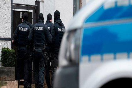 Almanya'dan 'Türkiye'ye uyuşturucu parası aktaran' 10 kişi şafak baskınları ile yakalandı