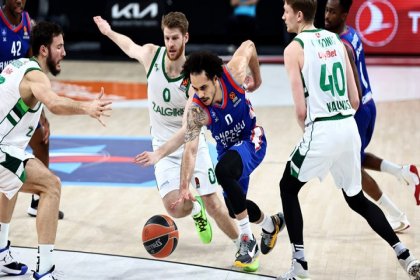 Anadolu Efes, EuroLeague'de üst üste 7. galibiyetini aldı