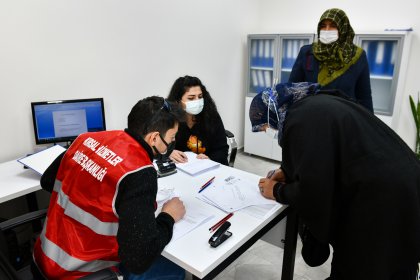 Ankara Büyükşehir'den hayvan yetiştiricisi kadınlara yem desteği