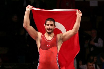 Avrupa Güreş Şampiyonasında 125 kiloda Milli Güreşçimiz Taha Akgül Avrupa şampiyonu oldu