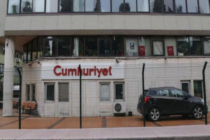 Aykut Küçükkaya'nın istifasının ardından Cumhuriyet çalışanlarından gazete yönetimine tepki: Sendikasızlaştırma baskısına son verilsin