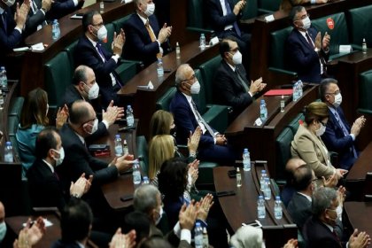Bakan Elvan Erdoğan’ı alkışlamadı