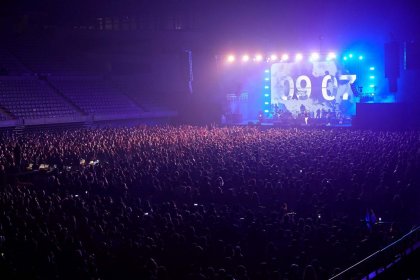 Barselona'da 5 bin kişilik sosyal mesafesiz konsere katılanlarda koronavirüse rastlanmadı