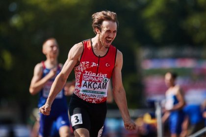 Berke Akçam Avrupa 20 Yaş Altı Atletizm Şampiyonası 400 Metre Engellide altın madalya kazandı