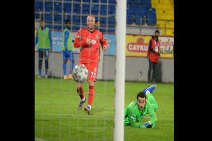 Beşiktaş, Çaykur Rizespor'u deplasmanda 3-2 yendi