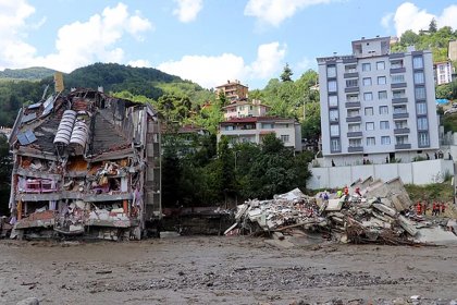 Bozkurt'taki sel felaketinde yıkılan Ölçer Apartmanı'nın müteahhidi adliyeye sevk edildi