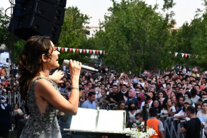 'Büyükşehir Parklarda' konserleri sürüyor: Ankara'da Melek Mosso konserine yoğun ilgi