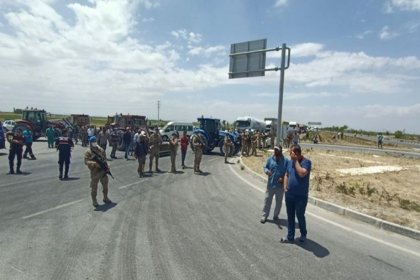Çiftçiler isyan etti: Konya-Adana yolunu traktörlerle trafiğe kapattılar